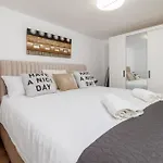 2 Bedroom Awesome In *