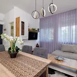 2 Bedroom Awesome In Apartment