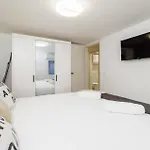 아파트 Awesome In With Wifi 크리크베니카