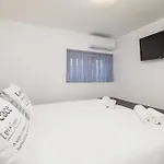 아파트 Awesome In With Wifi 크리크베니카