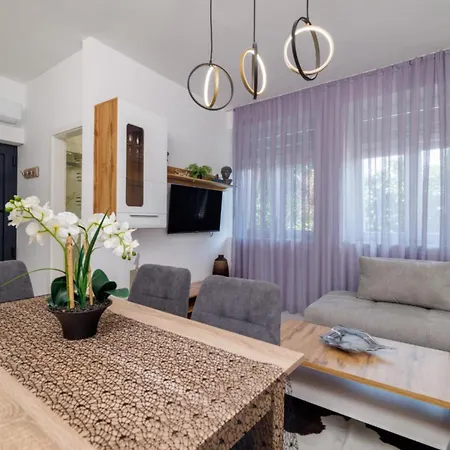 2 Bedroom Awesome In Lejlighed