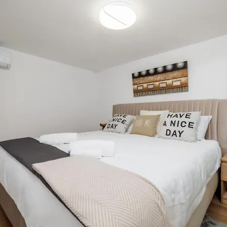 2 Bedroom Awesome In Lejlighed *