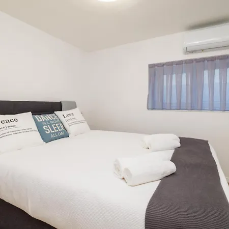 2 Bedroom Awesome In Crikvenica